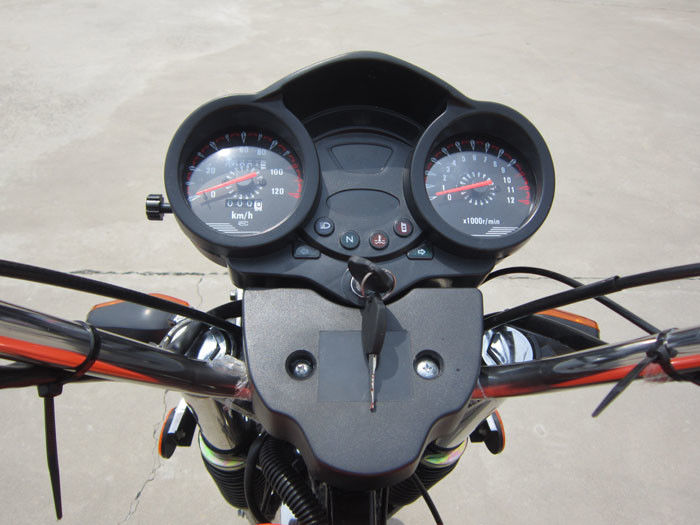 安全なバンパーおよび車の後車軸が付いている中国人3の荷車引き150cc 3の車輪の貨物オートバイ