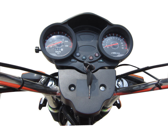 赤い150CCは貨物三輪車、軽い貨物箱が付いている中国人のTrikeのオートバイにモーターを備えました