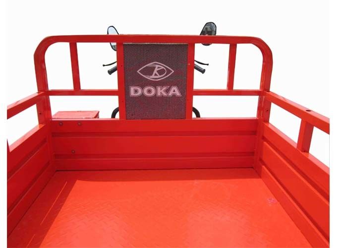 赤い150CCは貨物三輪車、軽い貨物箱が付いている中国人のTrikeのオートバイにモーターを備えました