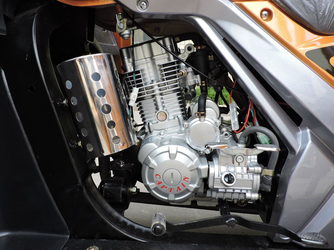 シャフト ドライブ3の車輪の貨物モーター三輪車の開いたボディ タイプ1700 * 1250mmの高い積載量